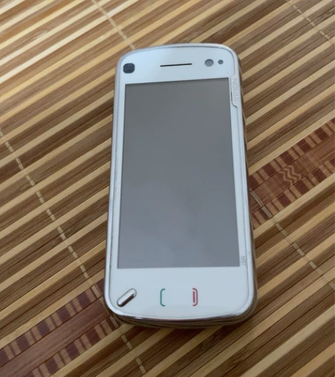 诺基亚旧手机，功能正常，看好再拍，不退不换...