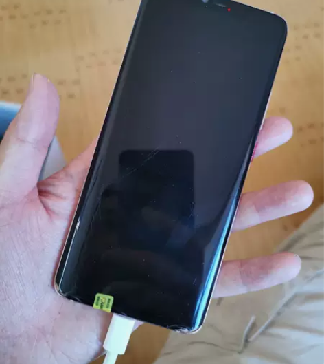 华为Mate20 Pro屏幕总成，外屏碎裂...