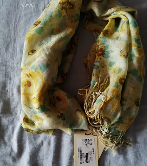 围巾囤多了，全新的现在按吊牌价2折出，尺寸...