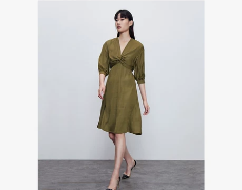 UR2020春夏新品女装轻熟V领褶 不适合...