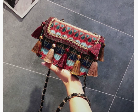 西双版纳编织流苏小包包，颇具民族特色，夏天...