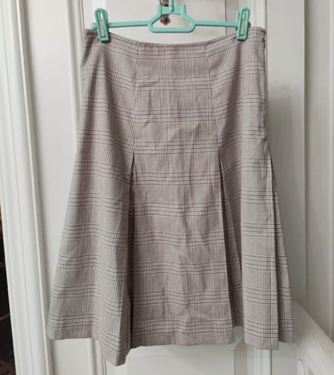 betu中裙半裙，面料挺好的，格子很好看，...