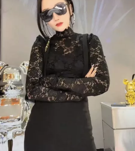 黑色蕾丝连体裤，注意底下不是裙子，是裤子，...