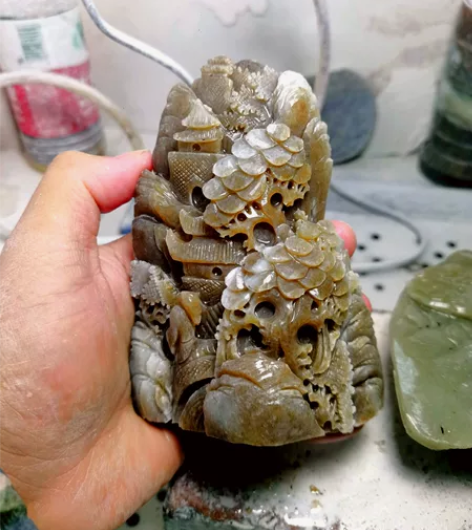 新疆天然和田玉糖料，玉雕山水摆件，毛货未抛...