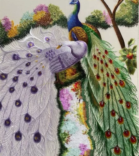 苏绣刺绣画。绣工丰富立体巧妙细腻。孔雀画。...