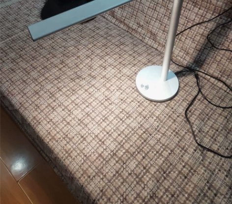 爱普达T1   护眼灯 适合读书，有个小光...