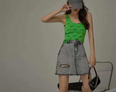 CHUU 工字型印花吊带短款背心女款 全新...