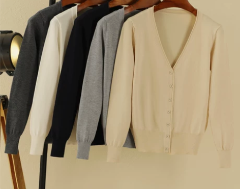 衣缕飘裳 毛针织衫 感兴趣的话点“我想要”...