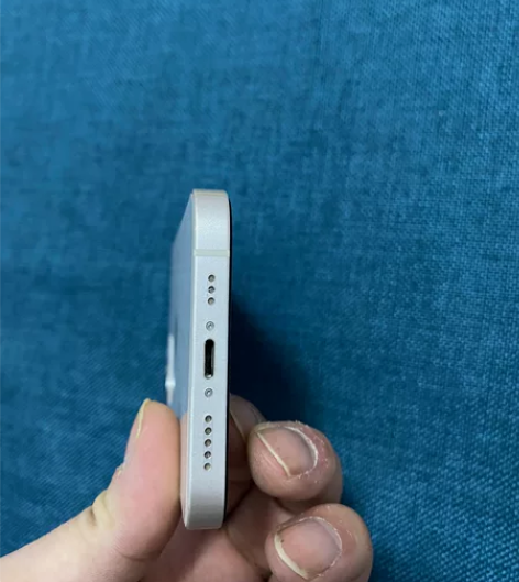 苹果12一枚，白色国行128内存，零划伤零...