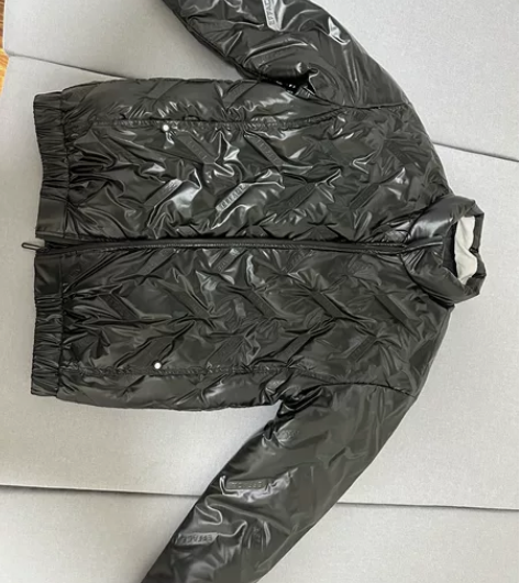 男士亮黑色羽绒服，一次没穿过，低价出，质量...