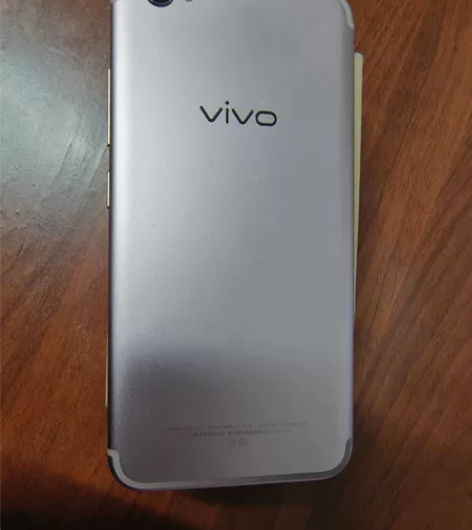 vivo x9 4+64  8成新，屏幕无...