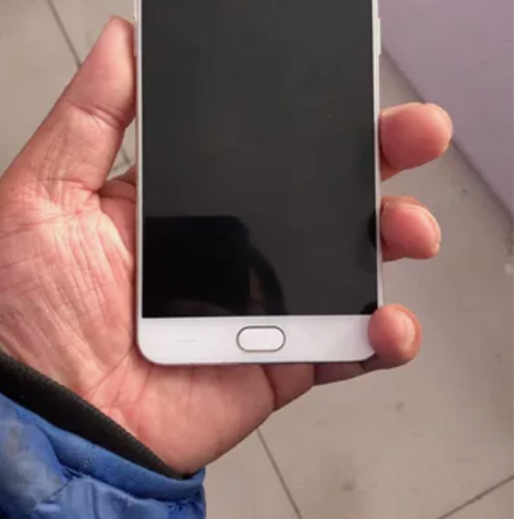 oppo r9 4+64原屏,功能正常...