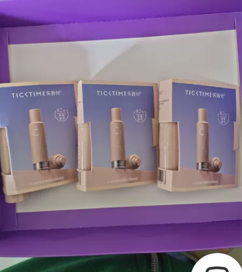 3只乐百分Vc双抗美肌裸感粉底微微乳 感兴...