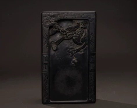 旧藏端砚：游龙戏珠 取料精良，器型端方大气...