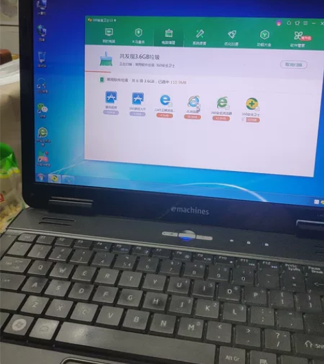 宏基笔记本，能正常使用，正常玩游戏，办公。...