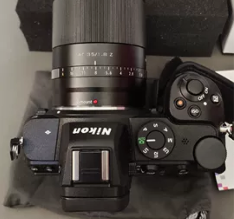 出一个唯卓仕AF 35/1.8 Z卡口镜头...