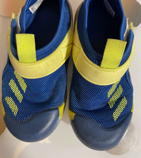 阿迪 包邮 感兴趣的话点“我想要”和我私聊...