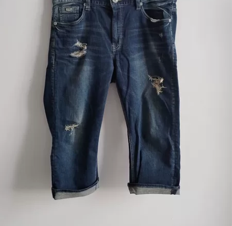 GUESS男士6分牛仔裤 30号物品, 破...