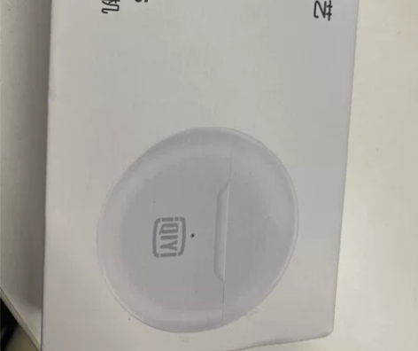 全新爱奇艺无线耳机 只打开了一下下，保护膜...