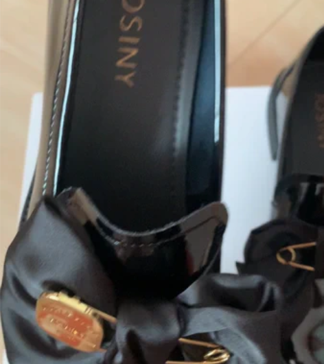 急急急急 全新卓诗尼一脚蹬单鞋。 黑色 3...