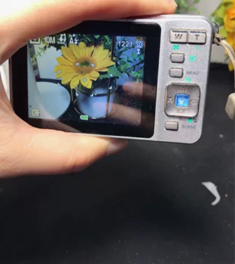 爱国者T1028，   有一张4g储存卡和...