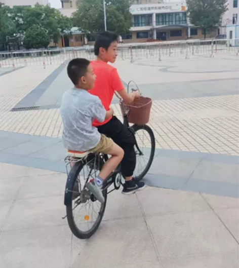 车贝贝自行车，8成新，需自提 地址在仁和政...
