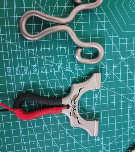 弹弓不玩了,卖弓,一把50,原价都100多...