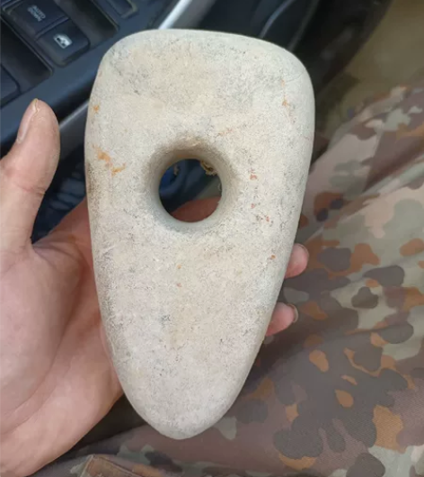 石器时代的，开孔石斧，造型独特，保存完好，...