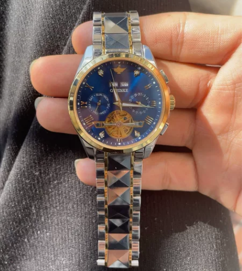 欧品客瑞士机芯，买了一年，很少戴。附件原装...