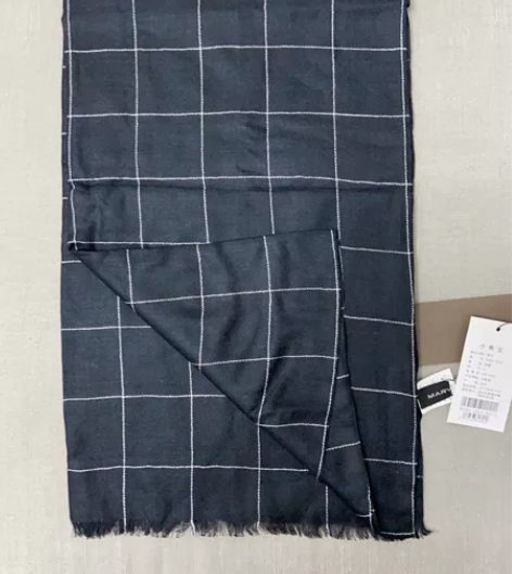 黑色格子羊毛围巾，全新带吊牌，抽奖中的。 ...