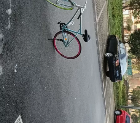 死飞，新买回来没多久的，因为最近要换电瓶车...