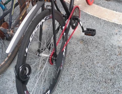 《没下架就是还在》倒刹死飞，免充气免维护。...