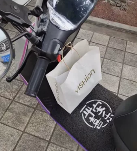 看清楚哈九号N85C，八月买的车子证件齐全...