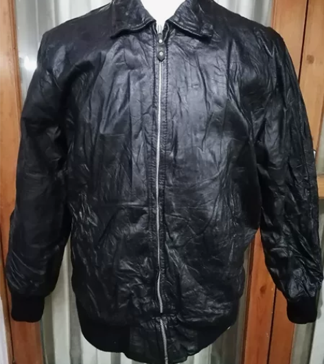 古着男式黑色棒球牛皮夹克真实描述：日本品牌...