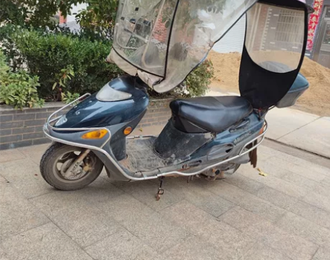 铃木踏板摩托车，铃木福星，百公里2.5l。...