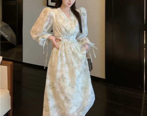 法式连衣裙女春季2022新款镂空裙子高级感...
