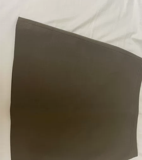 半身A字裙夏款,穿过两次,洗过两次 感兴趣...