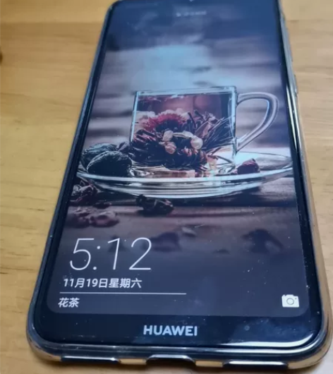 华为畅享9，4+64G，9成新，无维修。收...