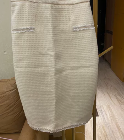 小香风包臀中裙 长度到膝盖下面一点 全新全...