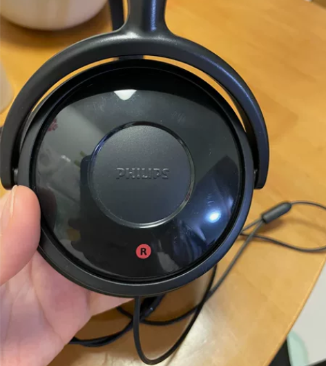 飞利浦耳机几乎全新 感兴趣的话点“我想要”...