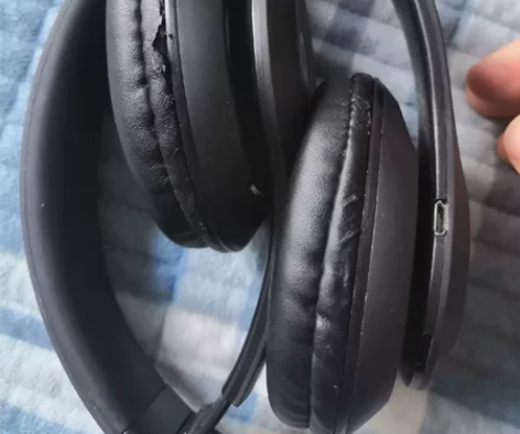 淘宝买的蓝牙耳机，音质很好，低音不错，电池...