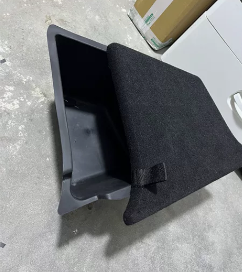 特斯拉model丫右储物盒只有一个 感兴趣...