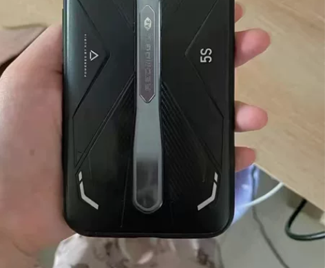 Nubia努比亚红魔5G，吃鸡原神，5S电...