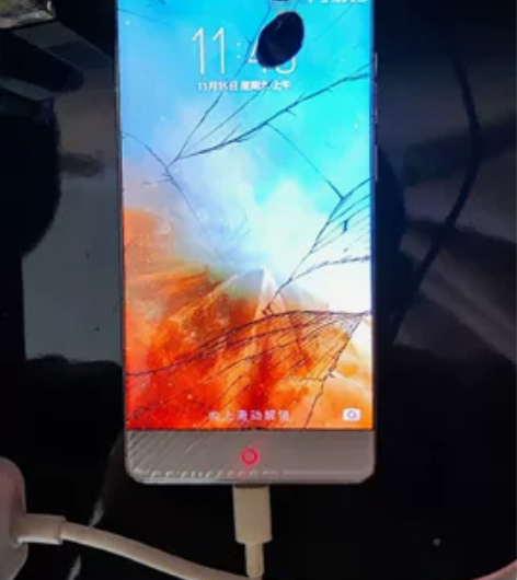 努比亚Z11无边框手机,4+64,屏幕摔坏...