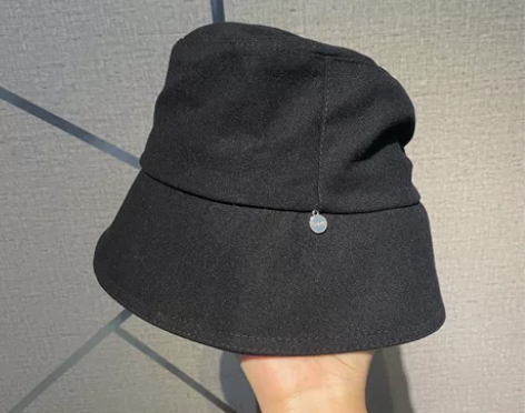 设计款气质黑色毛呢褶皱百搭渔夫帽，就一个，...