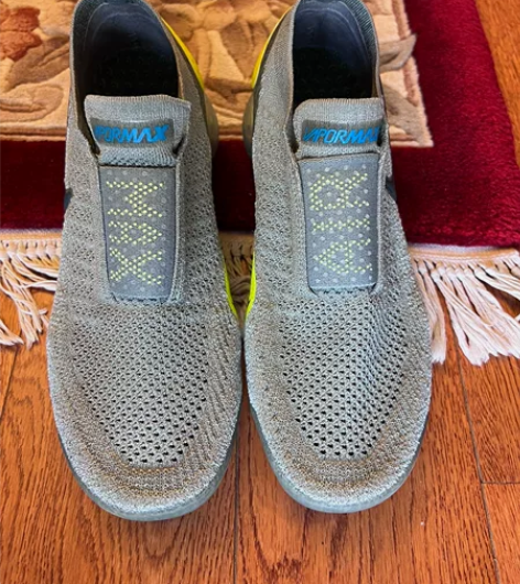 耐克气垫运动鞋 正规商场购买 不系带针织网...