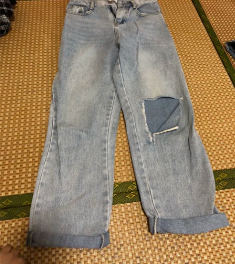 韩版漏洞牛仔裤10元出 感兴趣的话点“我想...