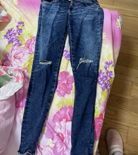 破洞牛仔裤  27R 穿过不超过3次 10...