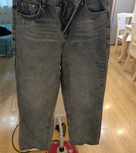 复古蓝色牛仔裤，版型正，L码，腰围72厘米...