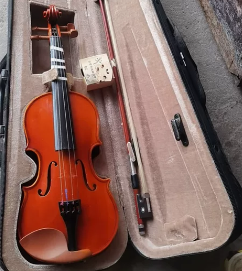 小提琴，小朋友初学者适用，配件丝有。不包邮...